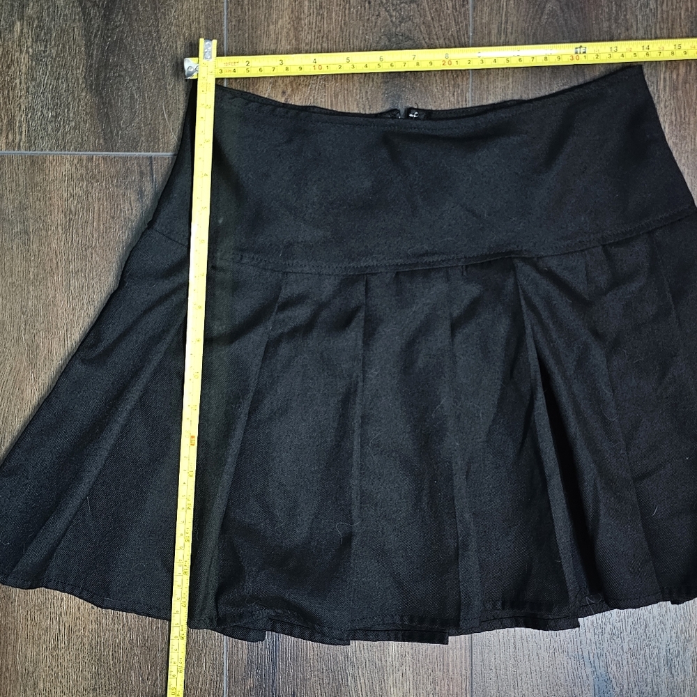 Black Pleated Skirt - Picture 4 of 5